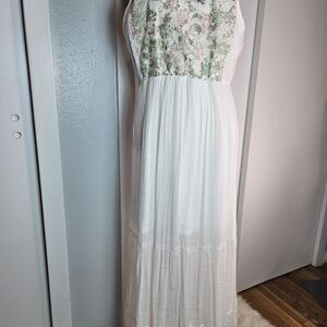 "Boho Chic White Embroidered Maxi Dress - Beachy & Flowy